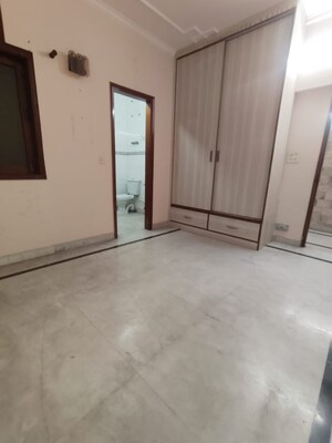 Room in 3 BHK Builder Floor at Greater Kailash ii – for Rent
