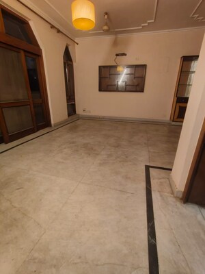 Room in 3 BHK Builder Floor at Greater Kailash ii – for Rent