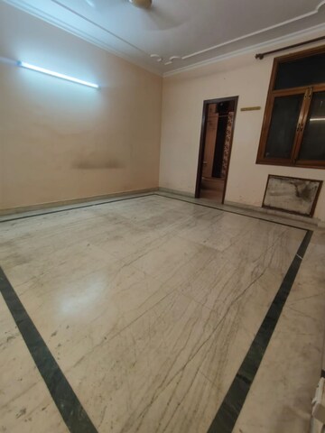 Room in 3 BHK Builder Floor at Greater Kailash ii – for Rent