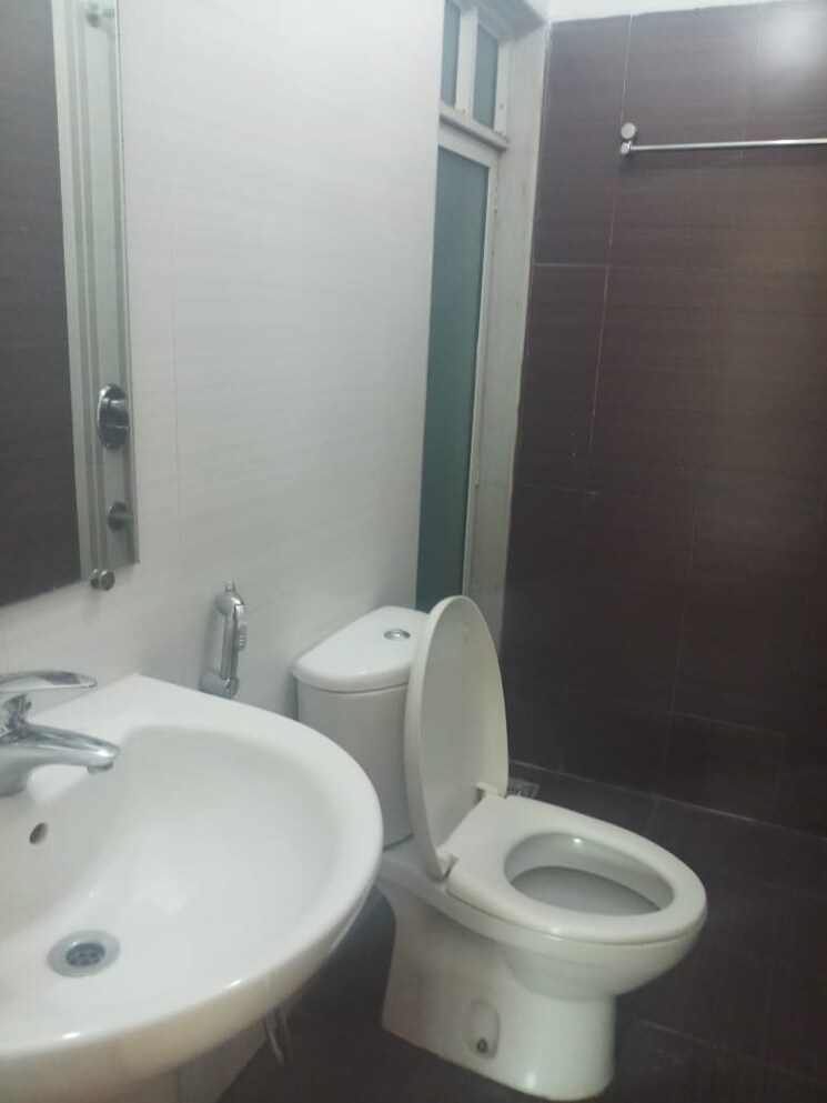 Attached Bathroom, nahar-laurel-and-lilac 2 Bedroom 970 Sq.Ft. Apartment In Chandivali Mumbai 9266358