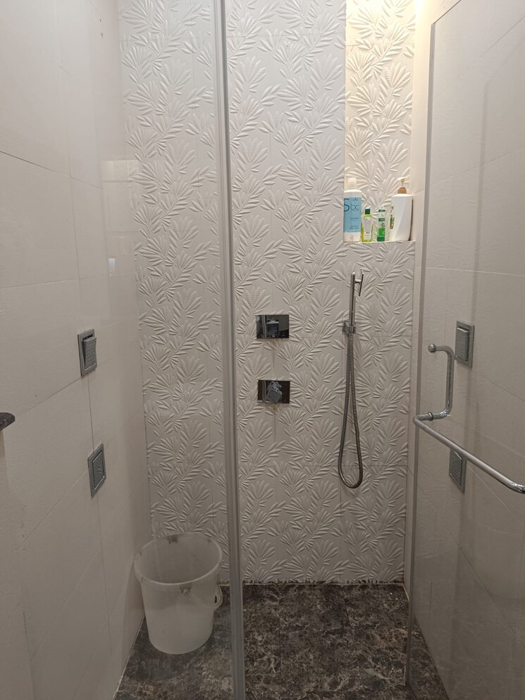 Bathroom, kalkaji 2 Bedroom 100 Sq.Yd. Builder Floor In Kalkaji Delhi 9266435