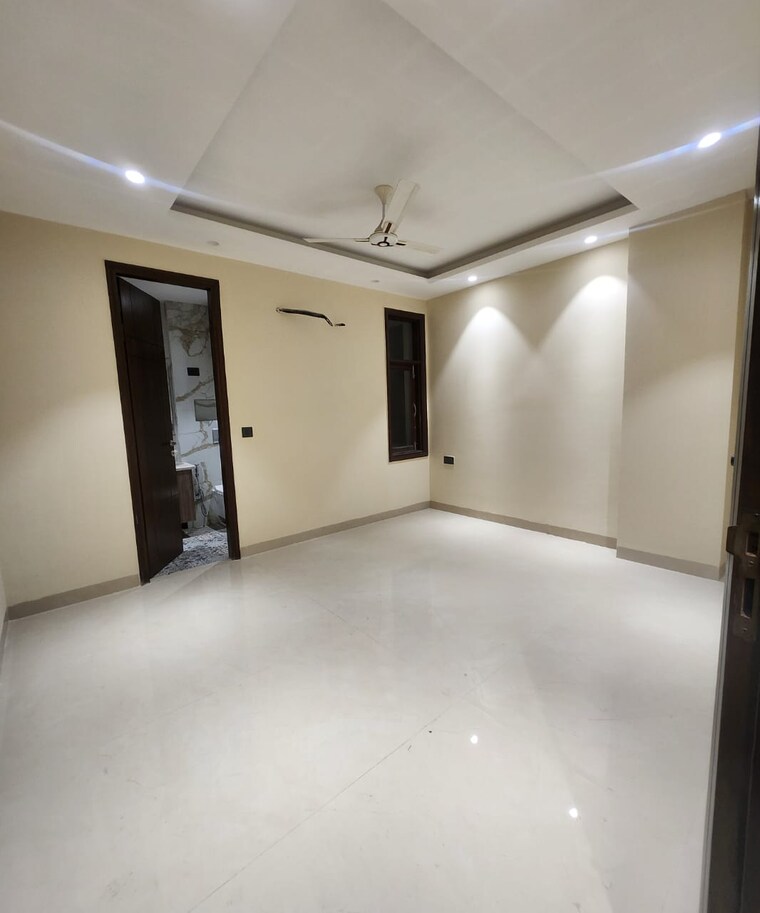 Room, saket 3 Bedroom 150 Sq.Yd. Independent House In Saket Delhi 9266468