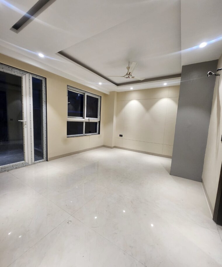 Room, saket 3 Bedroom 150 Sq.Yd. Independent House In Saket Delhi 9266468