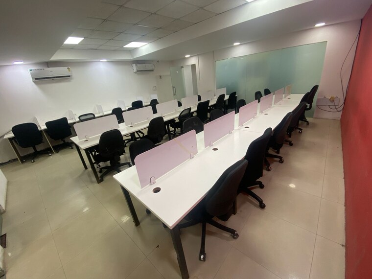 Team Area, sector 63 Commercial Office Space 1000 Sq.Ft. In Sector 63 Noida 9266443