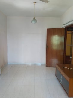 1 BHK + Study Room Apartment For Sale in Maker Tower