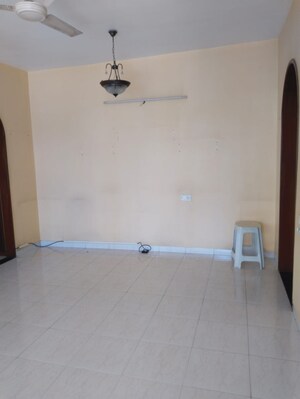 Room in 1 BHK Apartment at Maker Tower, Cuffe Parade – for Sale