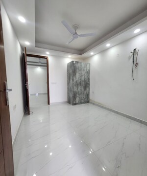 Room in 2 BHK Independent House at Saket – for Sale