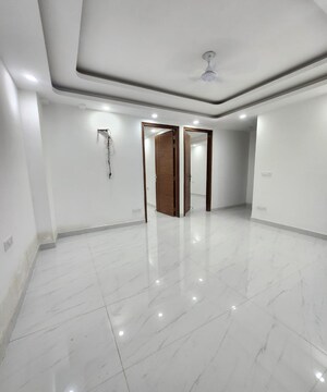 Room in 2 BHK Independent House at Saket – for Sale