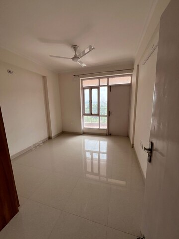 Room in 3 BHK Apartment at Cosmos Express 99, Sector 99 – for Rent