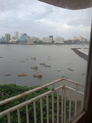 Swimming Pool in 1 BHK Apartment at Maker Tower, Cuffe Parade – for Sale