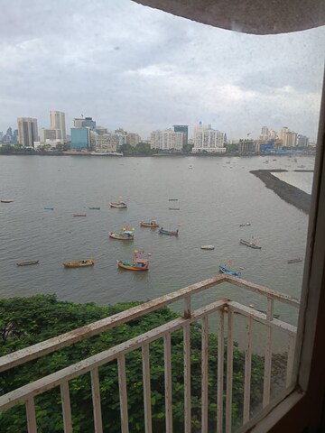 Swimming Pool in 1 BHK Apartment at Maker Tower, Cuffe Parade – for Sale