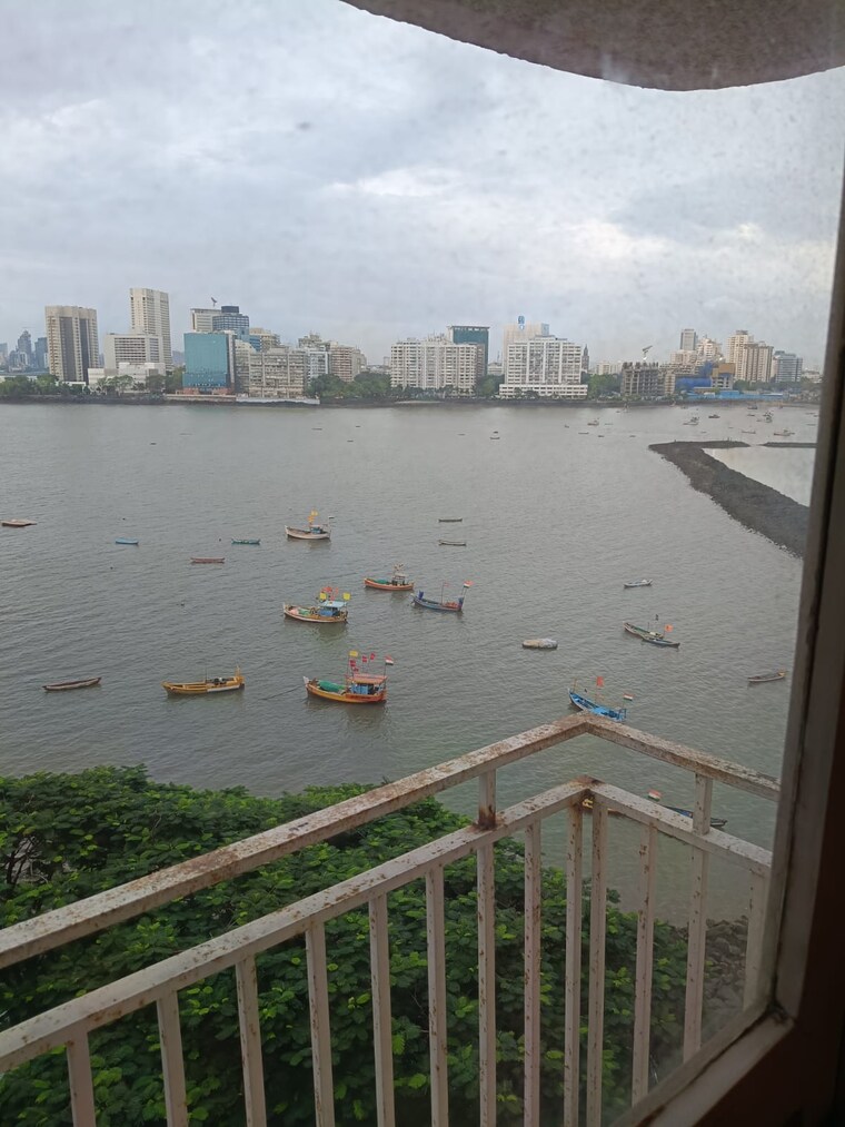 Swimming Pool, maker-tower 1 Bedroom 625 Sq.Ft. Apartment In Cuffe Parade Mumbai 9266536