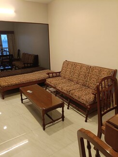 1 BHK + Extra Room Apartment For Sale in Maker Tower