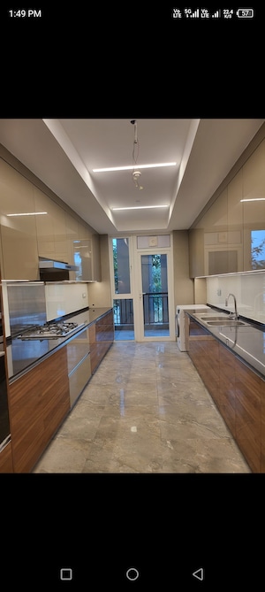 Building Lobby in 3.5 BHK Apartment at DLF The Crest, Sector 54 – for Rent