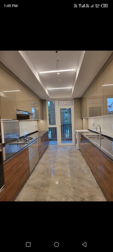 Building Lobby in 3.5 BHK Apartment at DLF The Crest, Sector 54 – for Rent