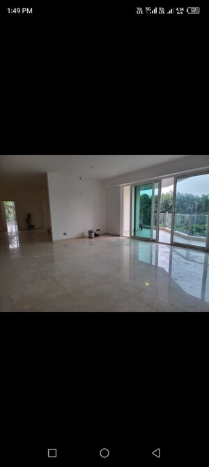 Room in 3.5 BHK Apartment at DLF The Crest, Sector 54 – for Rent