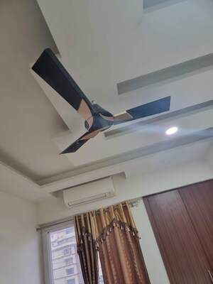 Furnished Amenities in 4 BHK Apartment at Saya Gold Avenue, Vaibhav Khand – for Rent