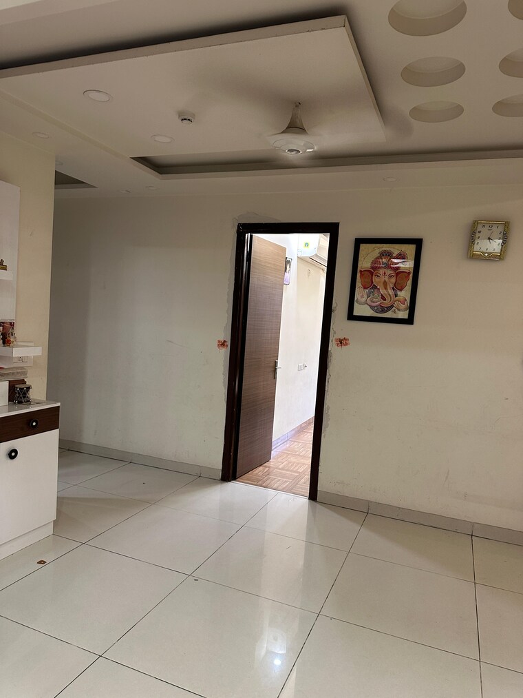 Bathroom, saya-gold-avenue 4 Bedroom 2370 Sq.Ft. Apartment In Vaibhav Khand Ghaziabad 9266546