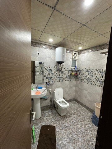 Bathroom in 4 BHK Apartment at Saya Gold Avenue, Vaibhav Khand – for Rent