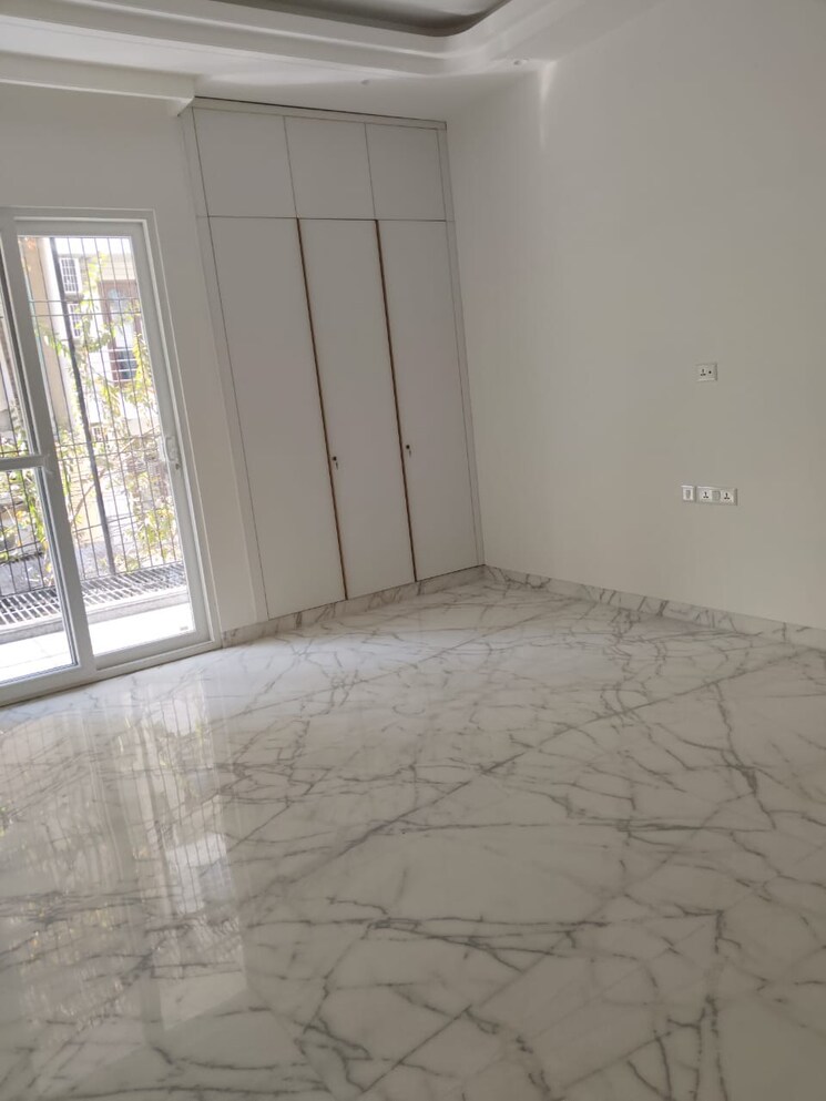 Room, greater kailash i 3 Bedroom 208 Sq.Yd. Builder Floor In Greater Kailash I Delhi 9266599