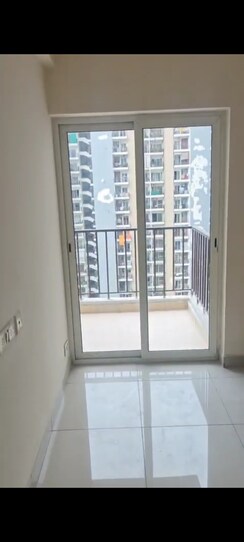 3 BHK + Servant Room Apartment For Sale in Panchsheel Greens II