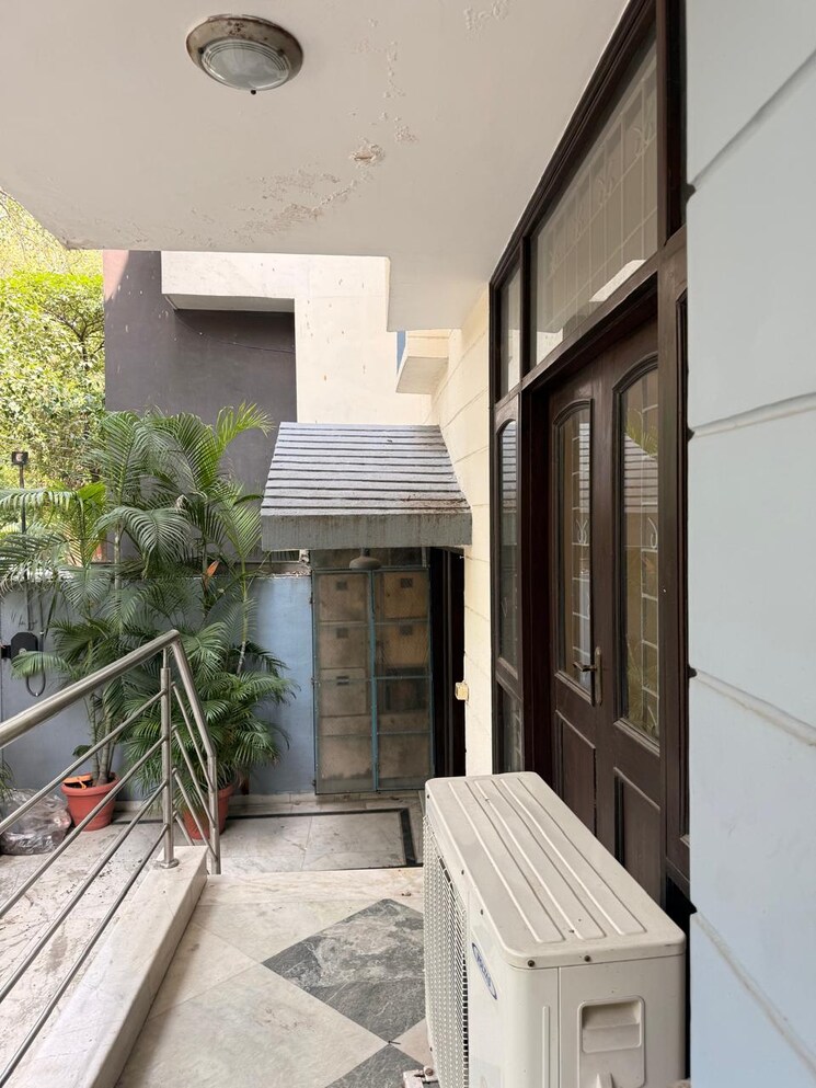 Exterior View, gulmohar park 3 Bedroom 300 Sq.Yd. Builder Floor In Gulmohar Park Delhi 9266684
