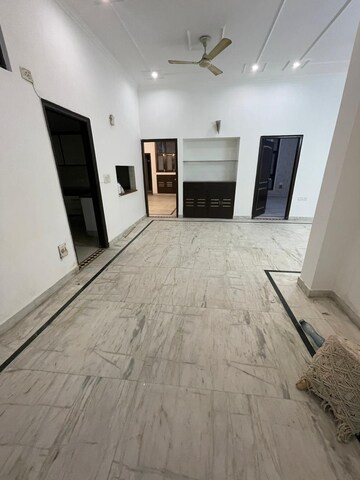 Room in 3.5 BHK Builder Floor at Gardenia Glory, Sector 46 – for Rent