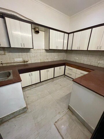 Kitchen in 3.5 BHK Builder Floor at Gardenia Glory, Sector 46 – for Rent