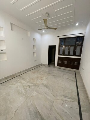 Room in 3.5 BHK Builder Floor at Gardenia Glory, Sector 46 – for Rent