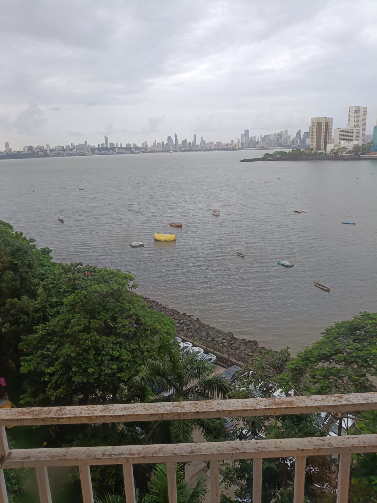 1 BHK + Extra Room Apartment For Rent in Maker Tower