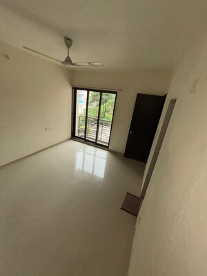 Room in 3.5 BHK Apartment at Shah Heights, Kharghar – for Rent