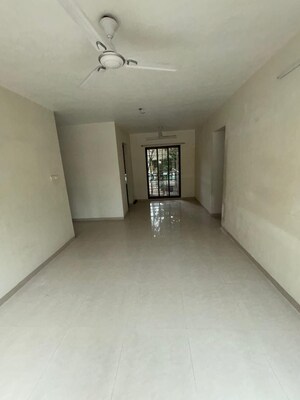 Room in 3.5 BHK Apartment at Shah Heights, Kharghar – for Rent