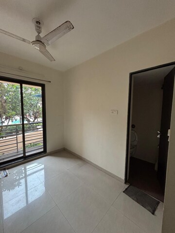 Room in 3.5 BHK Apartment at Shah Heights, Kharghar – for Rent