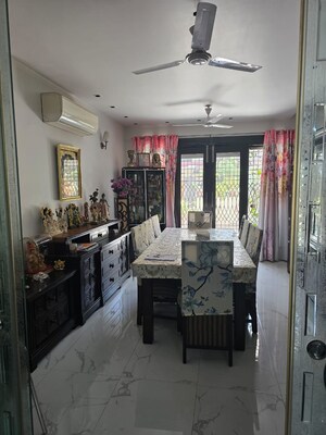 6+ BHK Independent House For Sale in Sector 11
