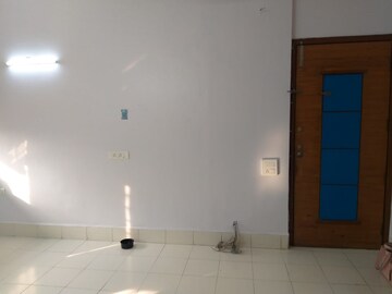 Room in 1 BHK Apartment at Bandra West – for Rent