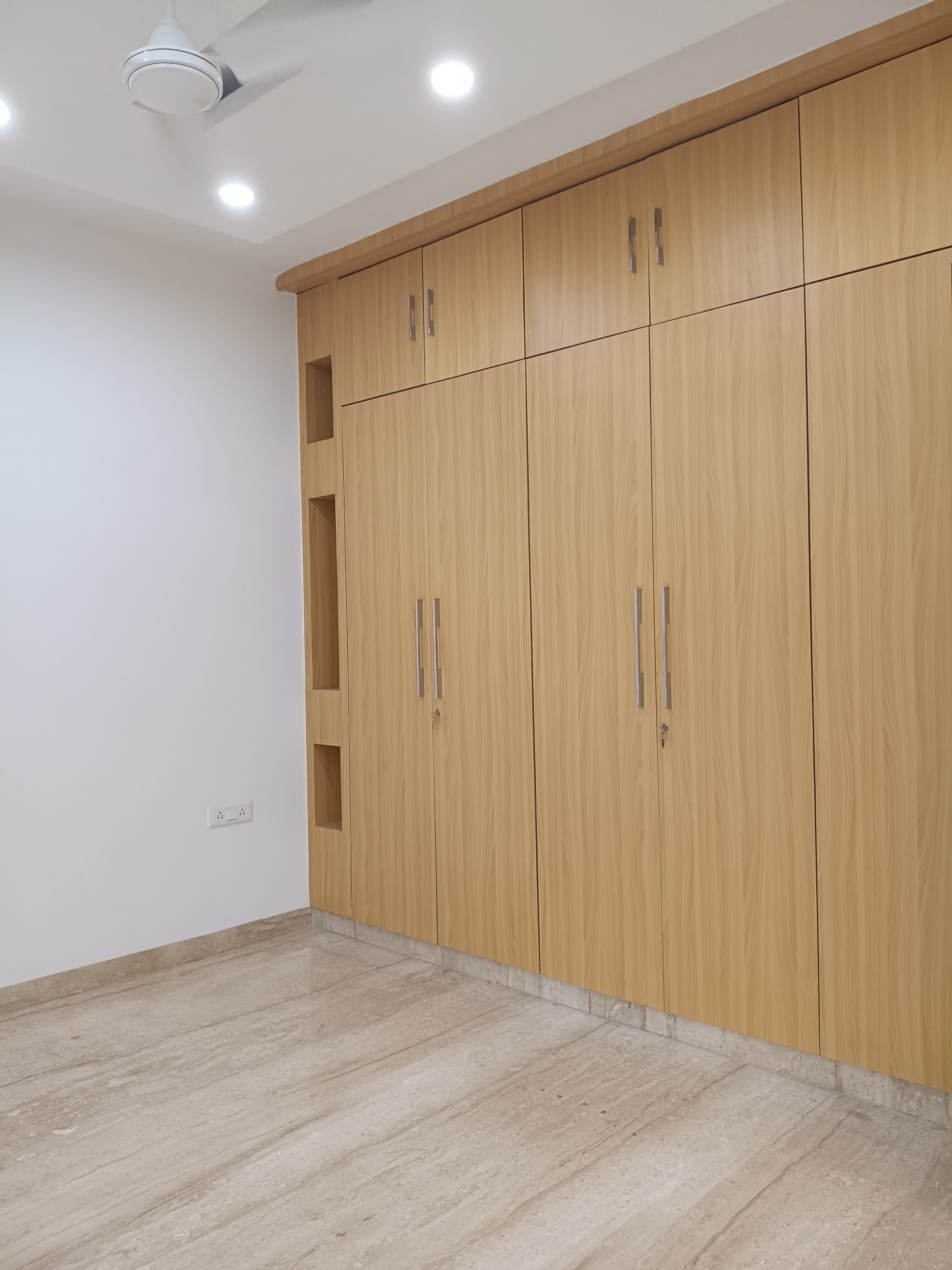 4 BHK + Pooja Room,Servant Room,Study Room,Extra Room Builder Floor For Rent in Mishra Property 