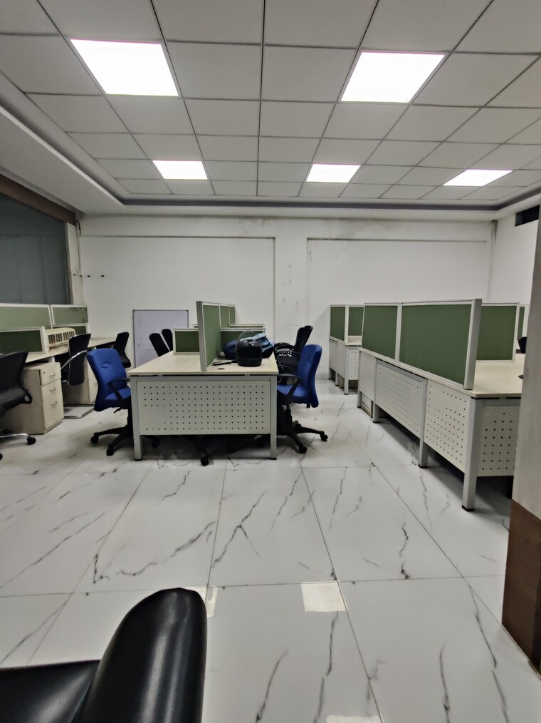 Team Area, sector 63 Commercial Office Space 1000 Sq.Ft. In Sector 63 Noida 9266807