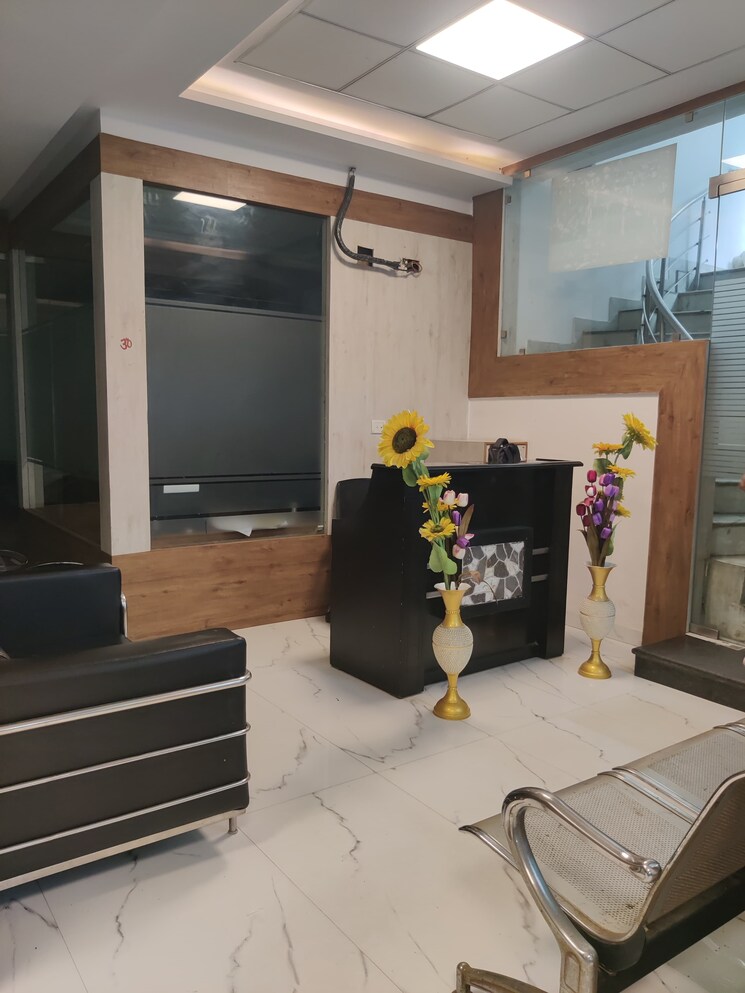 Living Room, sector 63 Commercial Office Space 1000 Sq.Ft. In Sector 63 Noida 9266807