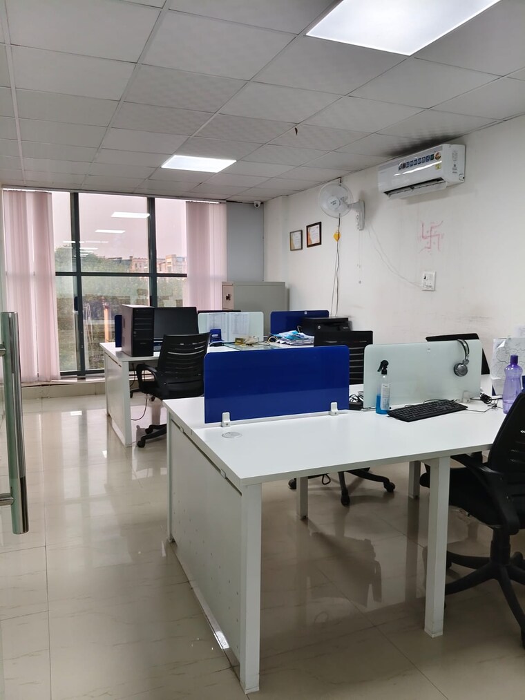 Team Area, sector 63 Commercial Office Space 3000 Sq.Ft. In Sector 63 Noida 9266822