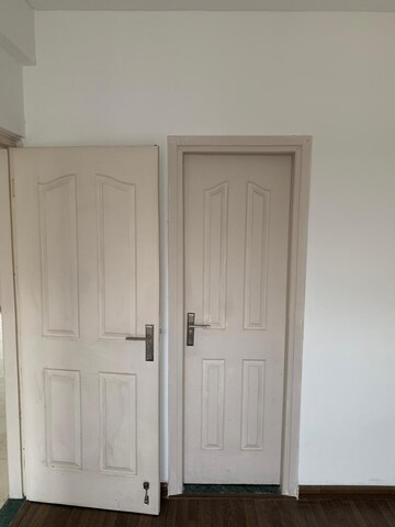Furnished Amenities in 3 BHK Builder Floor at BPTP Parkland Pride, Sector 77 – for Sale