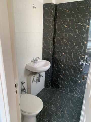 Bathroom in 3 BHK Builder Floor at BPTP Parkland Pride, Sector 77 – for Sale