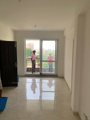 Kitchen in 3 BHK Builder Floor at BPTP Parkland Pride, Sector 77 – for Sale