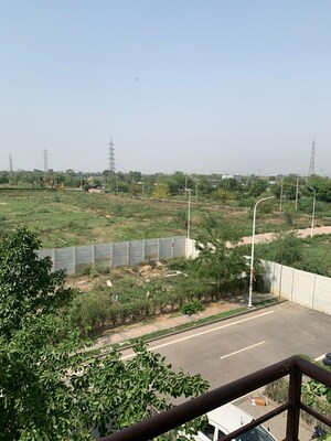 Plot Area in 3 BHK Builder Floor at BPTP Parkland Pride, Sector 77 – for Sale