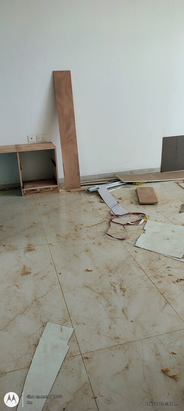Room in 3 BHK Apartment at Rishita Manhattan, Gomti Nagar – for Rent