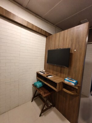  1 RK Apartment at Khar West – for Rent