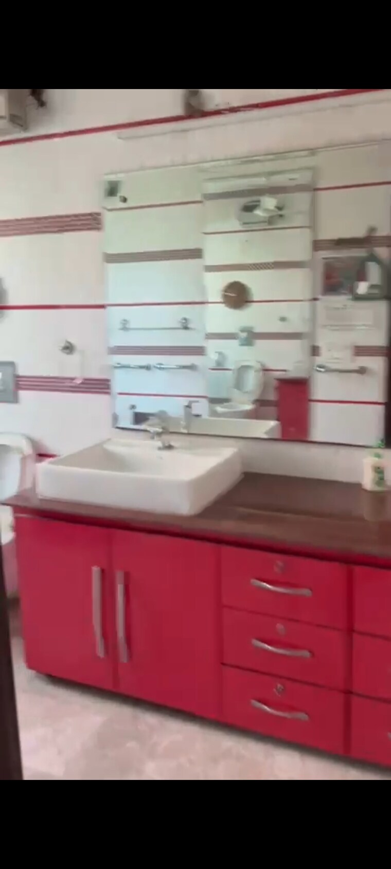 Bathroom, greater kailash 2 Bedroom 300 Sq.Yd. Builder Floor In Greater Kailash Delhi 9266937