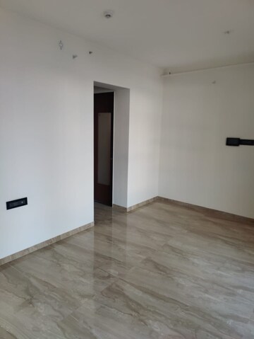 Room in 2 BHK Apartment at Godrej Hillside, Mahalunge – for Rent