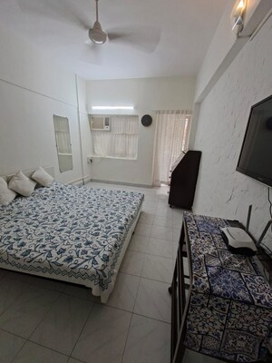 Bedroom in 1 BHK Apartment at Bandra West – for Rent