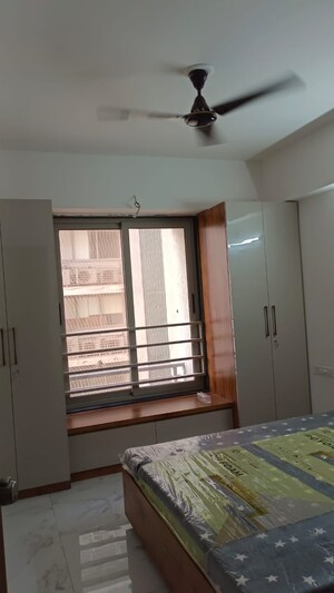 Room in 2 BHK Apartment at Ellisbridge – for Rent