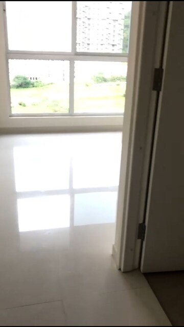 Room in 3 BHK Apartment at Godrej Hillside, Mahalunge – for Rent